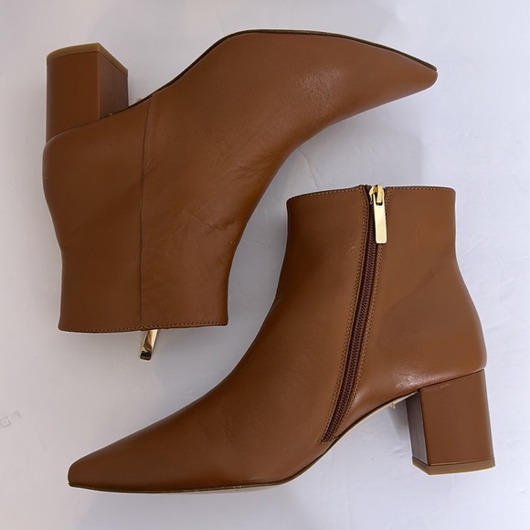 NWOB L’AGENCE Jeanne II Pointed Toe Bootie in Luggage Brown, Size 38.5 - Picture 2 of 14